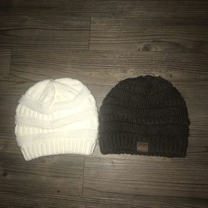 Lot of 2 CC women’s Beanies (white and olive)